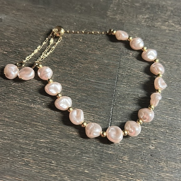 Adjustable Pink Pearl Bracelet gold accent beads - Picture 2 of 2